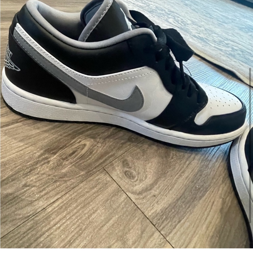 Air Jordan - Picture 3 of 4